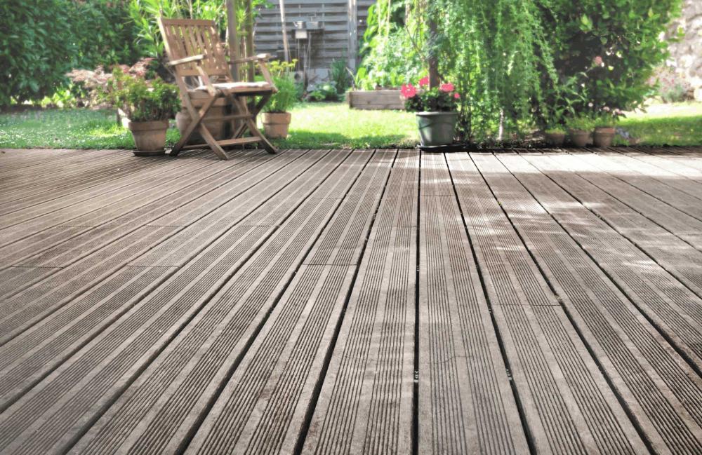 Pose de terrasse en bois près de Haute-Garonne